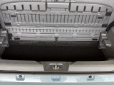 フレキシブルボードを開けることで高さのある荷物も載せることができます。