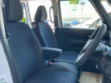 運転席・助手席は、ゆったりと座れるサイズで、長時間の運転でも快適です。