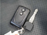 【スマートキー&プッシュエンジンスタート】ポケットやバックなどにキーを入れたまま探さなくてもロックの施錠、開錠、エンジンスタートも出来ます。