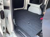 荷室には大きな汚れは少なく、丁寧に使用された良好なコンディション。