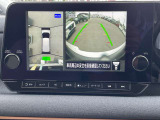 上から見たような画像で車庫入れなどに便利なアラウンドビューモニター