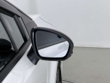 【ブラインドスポットモニター】巻き込み事故防止や、車線変更時の事故も予防します。