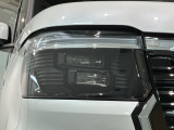 LEDヘッドライトは、点灯の瞬間から最大光量を発揮し、突然暗くなるトンネルなどでの安定感を高めます。
