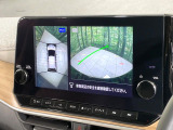 【アラウンドビューモニター】専用のカメラにより、上から見下ろしたような視点で360度クルマの周囲を確認することができます☆死角部分も確認しやすく、狭い場所での切り返しや駐車もスムーズに行えます。