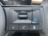 プロパイロットスイッチ。同一車線でのハンドルとアクセルのアシストが可能 長距離ドライブ時に同乗者との会話が弾みます。