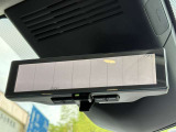 インテリジェントルームミラー:後席乗員ヘッドレスト荷物が写り込み見にくくなりがちな後方視界/後方カメラ映像をミラー面に映します 車内状況や天候に左右されず夜間カメラ感度UPさせクリアな後方視界が得られます