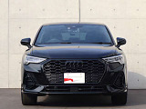 ●一目でAudiとわかる特徴的なシングルフレームグリル・LEDランプ。精悍なフロントマスクからAudiのスマートで上品なブランドを連想させてくれます。女性にも大変ご好評頂いております。