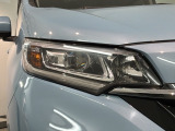 LEDヘッドライトは、点灯の瞬間から最大光量を発揮し、突然暗くなるトンネルなどでの安定感を高めます。