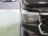 LEDヘッドライトは、点灯の瞬間から光量を発揮し、突然暗くなるトンネルなどでの安定感を高めます。