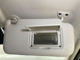 【運転席サンバイザー】鏡が付いているのでメイク直しなどにも便利★