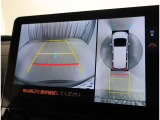 パノラミックビューモニター付きです。車両を上から見たような映像をディスプレイオーディオ画面に表示。運転席からの目視だけでは見にくい、車両周辺の状況をリアルタイムでしっかり確認できます。