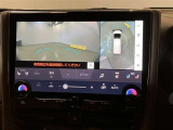 【パノラミックビューモニター&フロントビュー】見通しの悪い交差点やT字路などで車両前方と左右の状況確認をする為に車両上方と前方カメラからの映像を同時に表示するので周りがハッキリ確認でき安心です。