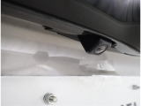 バックカメラが付いているので後方確認が非常にしやすいです。今や運転初心者も熟練者も必須装備!ついていて損はないですね♪
