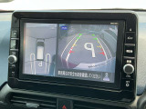 空から車を見たような「アラウンドビューモニター」!車の周りが一目で確認できるので、小さなお子様や障害物があっても安心して乗ることができます。