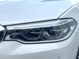 ●LEDヘッドライト:夜間走行時も良好な視界を確保し安心して運転できる高輝度LEDヘッドライトを装備!点灯速度が早く、消費電力も抑えられています。