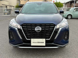 日産のブランドを象徴するVモーショングリルです。