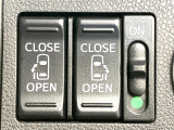 【両側パワースライドドア】スマートキーや運転席のスイッチで後席両側スライドドアの開閉が可能♪電動だから力を入れてドアを開ける必要が無く、小さなお子様でも簡単に開け閉めでき快適です♪