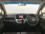 【前方視界】開放的な前方視界!運転がしやすく疲れにくいです♪窓が大きく、見通しがとっても良いおクルマですよ♪