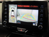 パノラミックビューモニター付きです。車両を上から見たような映像をディスプレイオーディオ画面に表示。運転席からの目視だけでは見にくい、車両周辺の状況をリアルタイムでしっかり確認できます。