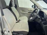 ゆったりと座れる運転席シートですのでストレスなく運転が出来ますよ!