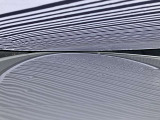 ルーフに、1cm〜5cmほどのへこみが複数ある車両となっております。