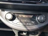 操作しやすいオートエアコン。車内をいつも快適に保つ事が出来ます。