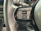 ステアリングにオーディオ操作スイッチが付いています。オーディオ画面に直接タッチしなくても操作が出来ますので、運転に集中できます。