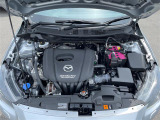エンジンルームの画像です。店舗にて現車の確認もいただけますので、お電話で在庫のご確認の上是非ご来店くださいませ!!!ワクワクするクルマ選びをご提案します!