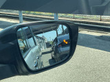 後方から接近してくる車をお知らせいたします
