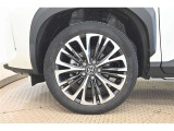 純正なので車に似合うデザインになっていますね。スタッドレスタイヤもご相談下さい。