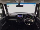 【前方視界】開放的な前方視界!運転がしやすく疲れにくいです♪窓が大きく、見通しがとっても良いおクルマですよ♪