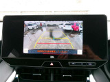 バックモニター付きですので、日常の駐車はもちろん、人や障害物などを映像で確認できるので安心です!(補助装置になりますので、目視でもご確認ください)