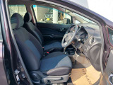 運転席側から観たフロントシートのイメージです。