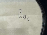 車線変更時の後方確認をアシストしてくれるブラインドスポットモニター!ドアミラーの死角を検知してくれるから車線変更もスムーズです。