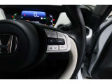 Hondaセンシングの機能のひとつ、アダプティブクルーズコントロール付!アクセルから足を離しても設定したスピードと前車との車間を保ち走行してくれます!車線維持もアシスト☆高速道路で疲労軽減ですね☆