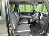 運転席まわりには十分なスペースがあり、大柄な方でもゆったり運転していただける環境です。