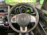 【ステアリングスイッチ】運転中、前方から目線をそらすことなく、オーディオ等の操作が可能な便利機能!安心&快適なドライブを演出してくれます♪