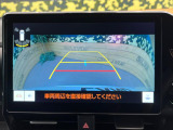 【バックカメラ】駐車時に後方がリアルタイム映像で確認できます。大型商業施設や立体駐車場での駐車時や、夜間のバック時に大活躍!運転スキルに関わらず、今や必須となった装備のひとつです!
