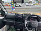 中古車をお選びいただく際に気になる走行距離や修復歴などに加えてキズ・凹みの有無・状態や消耗品の交換、今までの整備状況が &ldquo;ダイハツ認定中古車カルテ&rdquo;でわかります。