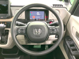 インテリアに合わせたデザインのステアリングは、運転される方のことも考え、運転しやすい形状、大きさです。是非一度、実際に触ってお確かめください。