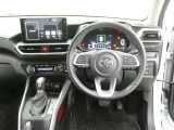 運転席からの視界はこんな感じです☆お気軽にご来店いただき、実際に座って是非お確かめください。ドライバーに寄り添う快適な操作フィールをもたらすステアリングです。
