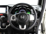 【運転席まわり】Honda独自の設計思想に基づき、自然に手を伸ばした先に操作したいものがあるようレイアウトを追求 !