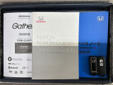 スマートキーは鍵をバッグに入れたままでもドアロックの開閉やエンジンのON・OFFができます。夜間や雨の日も鍵を探さなくて良いので便利です。
