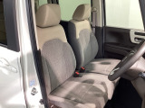 運転席、助手席☆ともに広々としており、ゆとりのある空間となっております♪