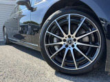 メルセデス・ベンツの定める厳しい基準をクリアしたお車のみをご案内させて頂きます。納車前整備はメーカー規定に基づき最大100項目にも及ぶ点検を熟練のメカニックによって行いご納車させて頂きます。