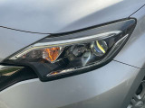 【LEDヘッドランプ】鮮やかな白色光で、クリアな視界を確保するLEDヘッドランプ装備