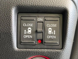 【両側パワースライドドア】スマートキーや運転席のスイッチで後席両側スライドドアの開閉が可能♪電動だから力を入れてドアを開ける必要が無く、小さなお子様でも簡単に開け閉めでき快適です♪