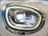 ●LEDヘッドライト:夜間走行時も良好な視界を確保し安心して運転できる高輝度LEDヘッドライトを装備!点灯速度が早く、消費電力も抑えられています。