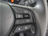 ◆アダプティブクルーズコントロール◆予め設定した車速内でクルマが自動的に加減速。前走車との適切な車間距離を維持しながら追従走行します。【LKAS】車線維持支援システムでステアリング操作を支援。