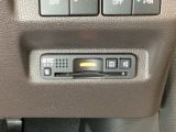 ハンドルの右下にETCがついています。高速道路の料金所の通過も楽々です!。 カードの取り出しもしやすい場所についています。